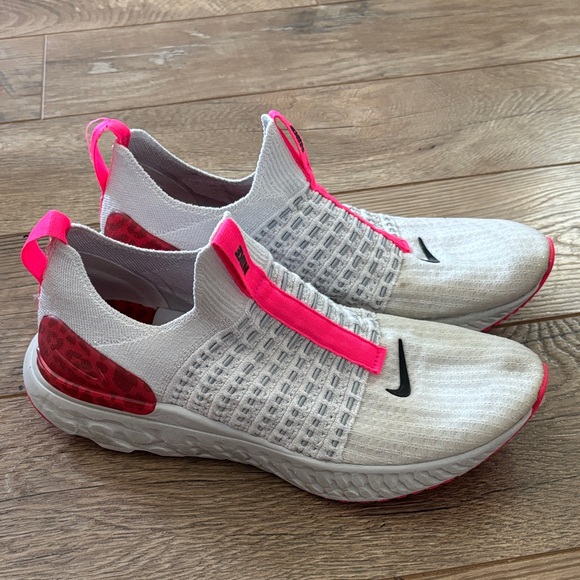 Nike React Women's Phantom Run Flyknit 2 White Running Shoes Size US 9 - Picture 1 of 10